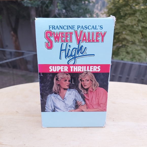 Sweet Valley High 'Super Thriller' (4) box set. - Picture 1 of 7
